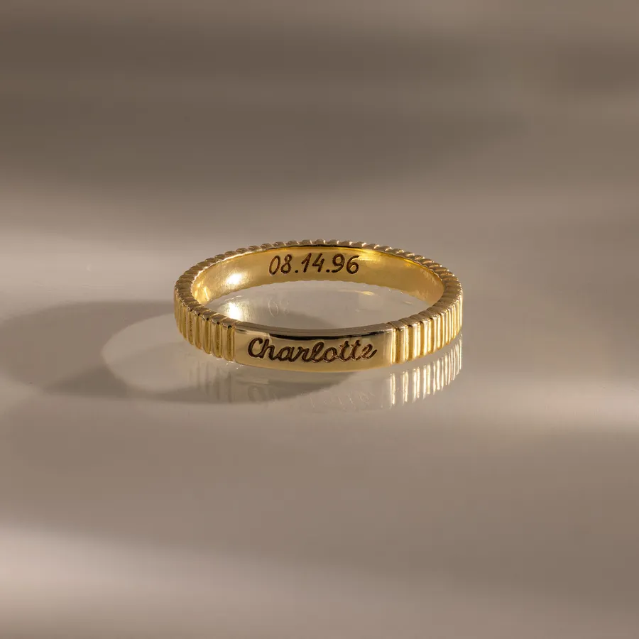 Ribbed Name Ring in 18K Gold engraved with Charlotte and 08.14.96